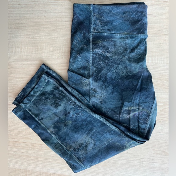 Multicolor LuluLemon crop leggings - Picture 6 of 6